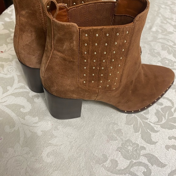 -- WHITE HOUSE BLACK MARKET Heidi Gore Ankle Boot size 9 - Picture 4 of 9